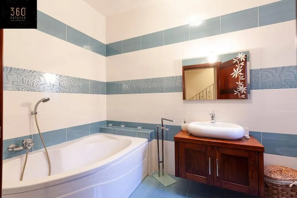 Beautiful, Typical Maltese 4Br Home With Roof Top By 360 Estates Sliema Apartment