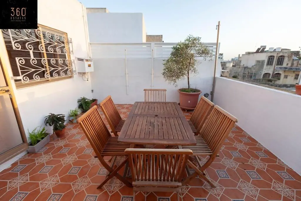 Apartment Beautiful, Typical Maltese 4Br Home With Roof Top By 360 Estates Sliema Malta