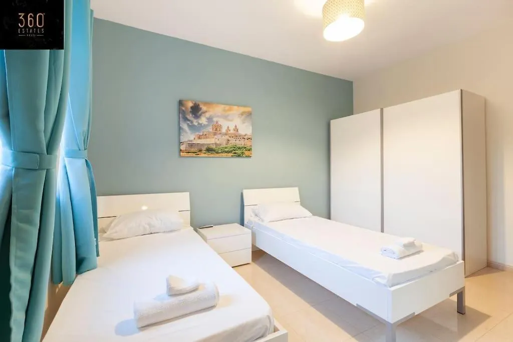 Apartment Beautiful, Typical Maltese 4Br Home With Roof Top By 360 Estates Sliema