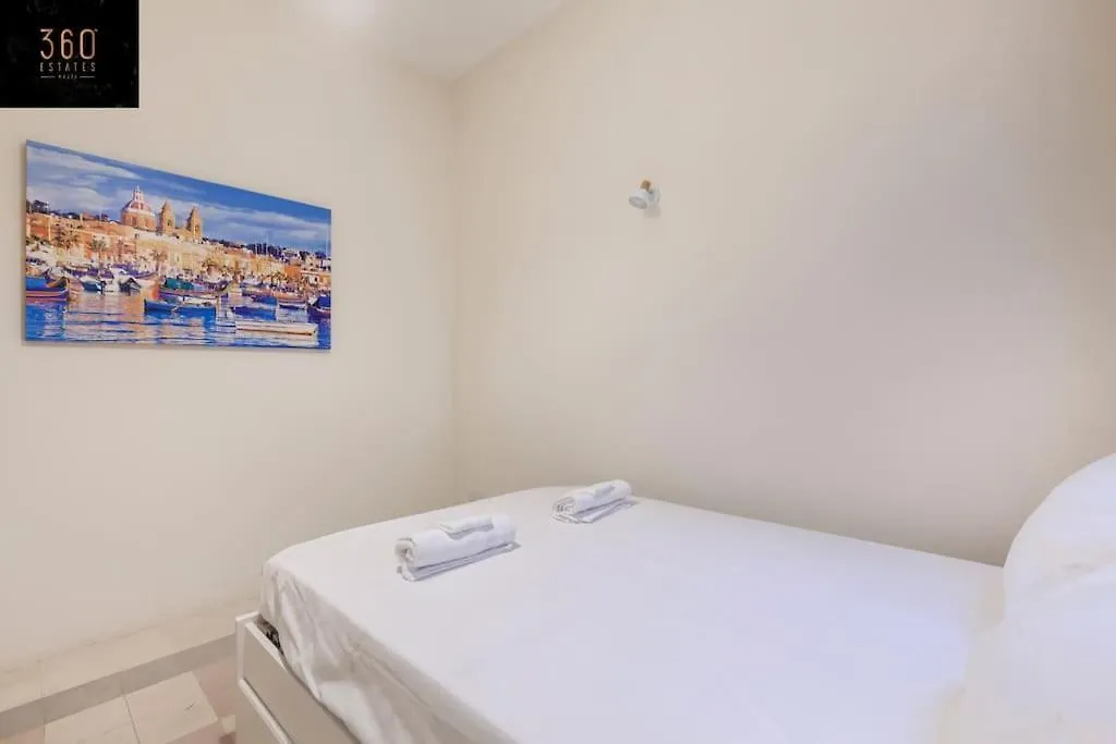 Apartment Beautiful, Typical Maltese 4Br Home With Roof Top By 360 Estates Sliema