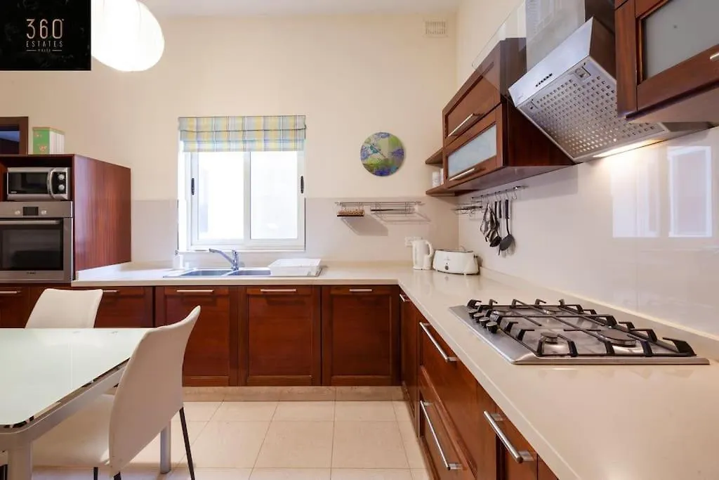 Beautiful, Typical Maltese 4Br Home With Roof Top By 360 Estates Sliema Apartment