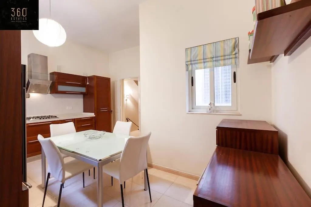 Beautiful, Typical Maltese 4Br Home With Roof Top By 360 Estates Sliema