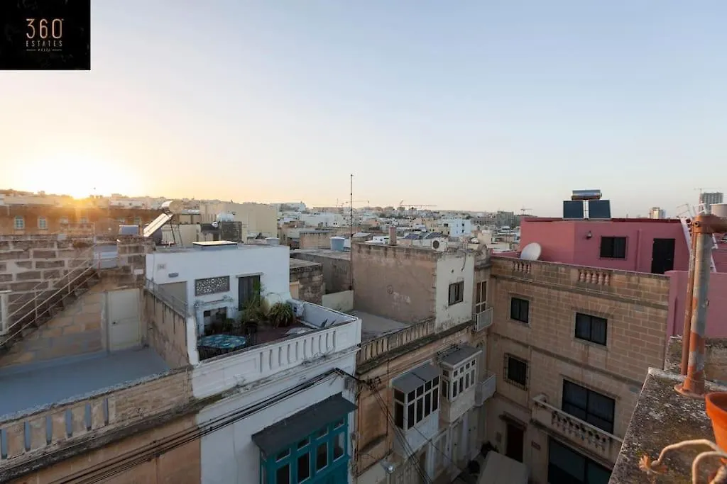 Beautiful, Typical Maltese 4Br Home With Roof Top By 360 Estates Sliema