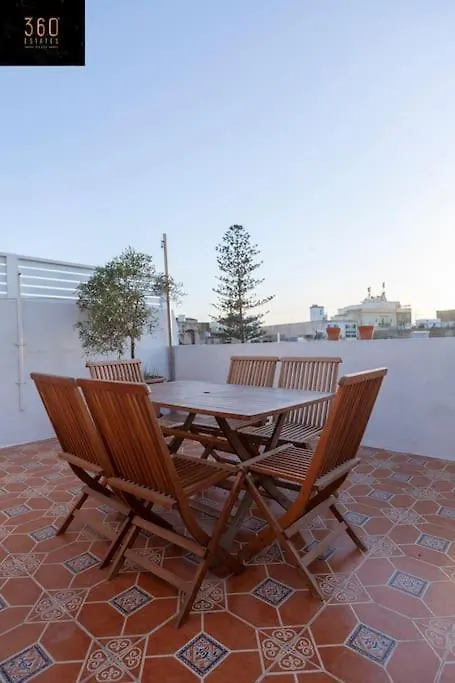 Apartment Beautiful, Typical Maltese 4Br Home With Roof Top By 360 Estates Sliema Malta